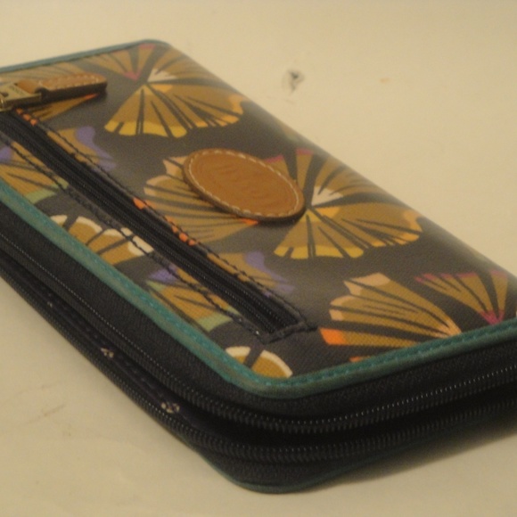 Fossil Wallet Coated Floral Canvas Zip Around Clutch - Picture 4 of 4